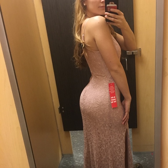 Beautiful long dress - Picture 2 of 3